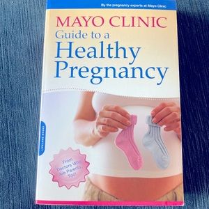 Paperback book. Mayo Clinic Guide to a Healthy Pregnancy